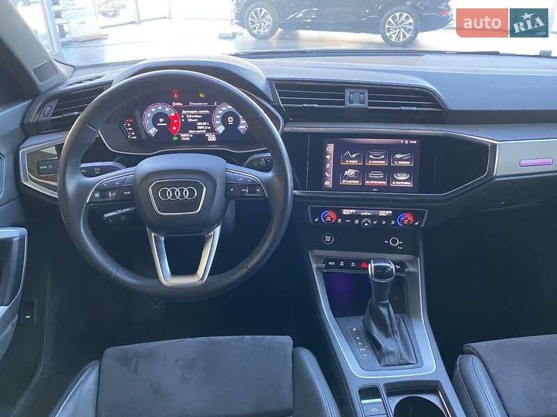 Позашляховик / Кросовер Audi Q3 2022 в Дніпрі