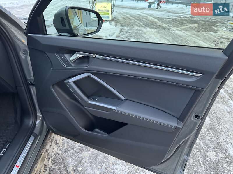 Внедорожник / Кроссовер Audi Q3 2024 в Киеве