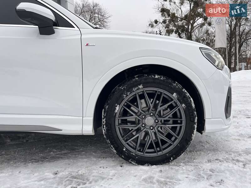 Позашляховик / Кросовер Audi Q3 2021 в Житомирі