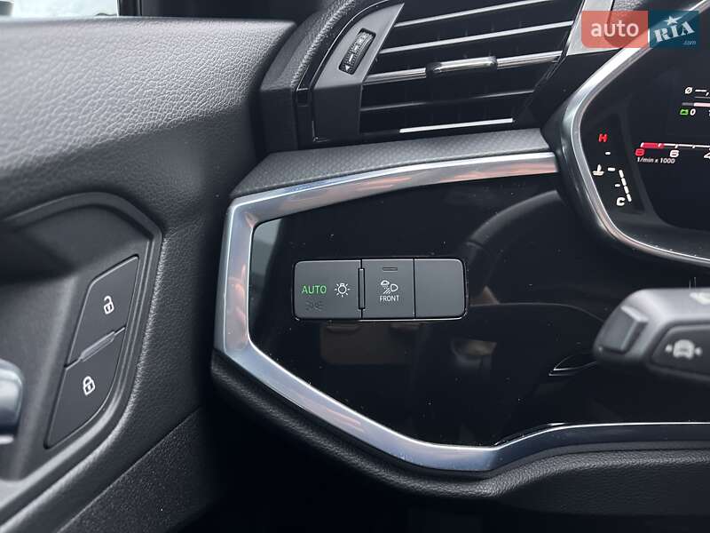 Позашляховик / Кросовер Audi Q3 2021 в Житомирі