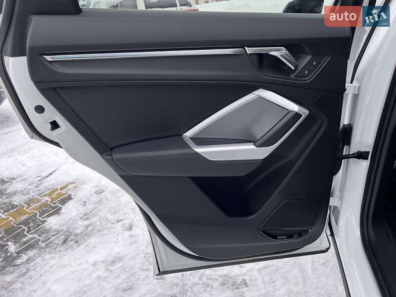 Позашляховик / Кросовер Audi Q3 2021 в Житомирі