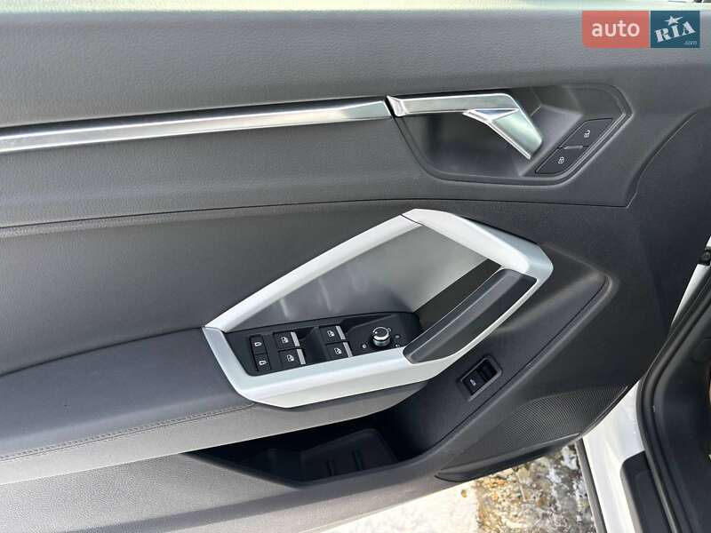 Позашляховик / Кросовер Audi Q3 2020 в Стрию
