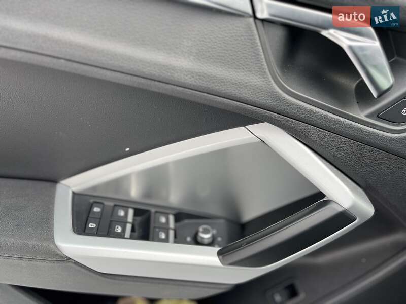 Позашляховик / Кросовер Audi Q3 2019 в Житомирі