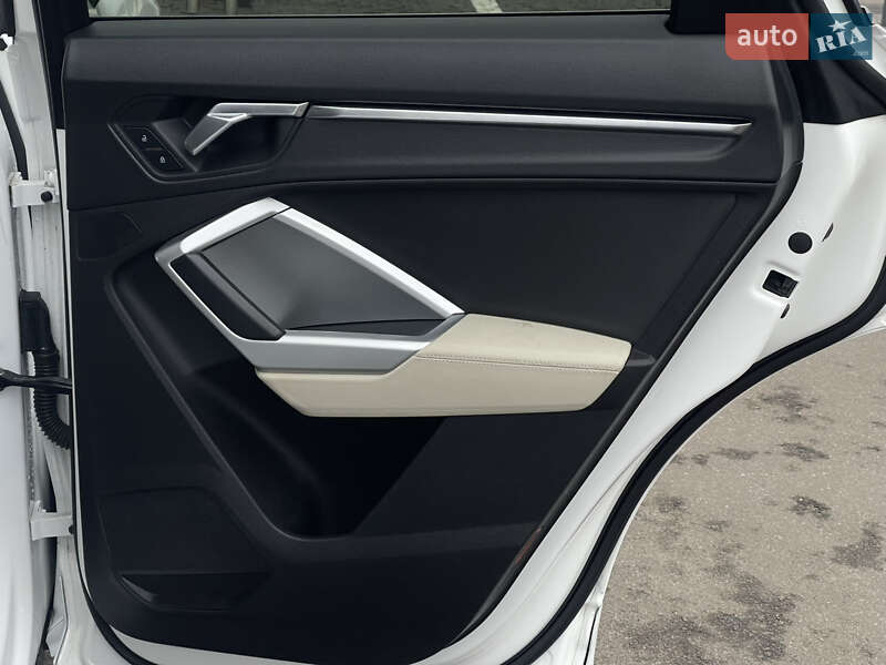 Позашляховик / Кросовер Audi Q3 2019 в Києві