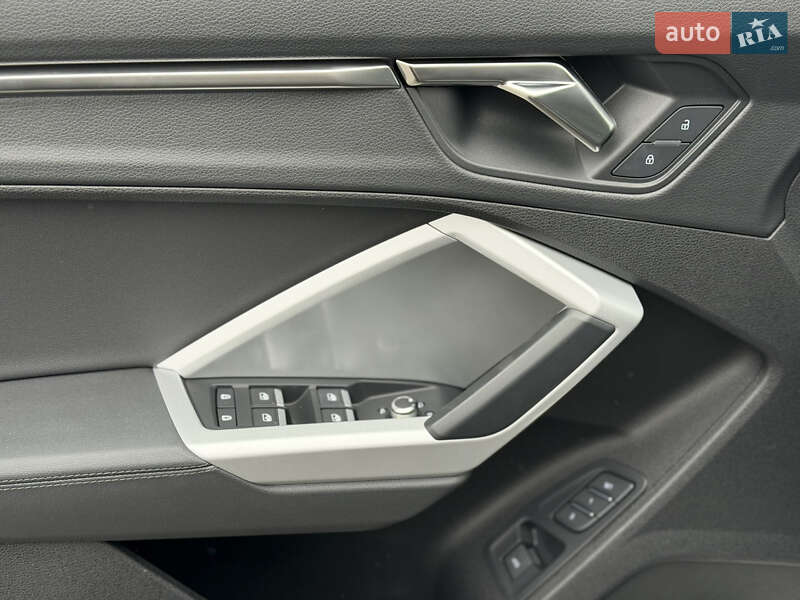 Позашляховик / Кросовер Audi Q3 2023 в Одесі