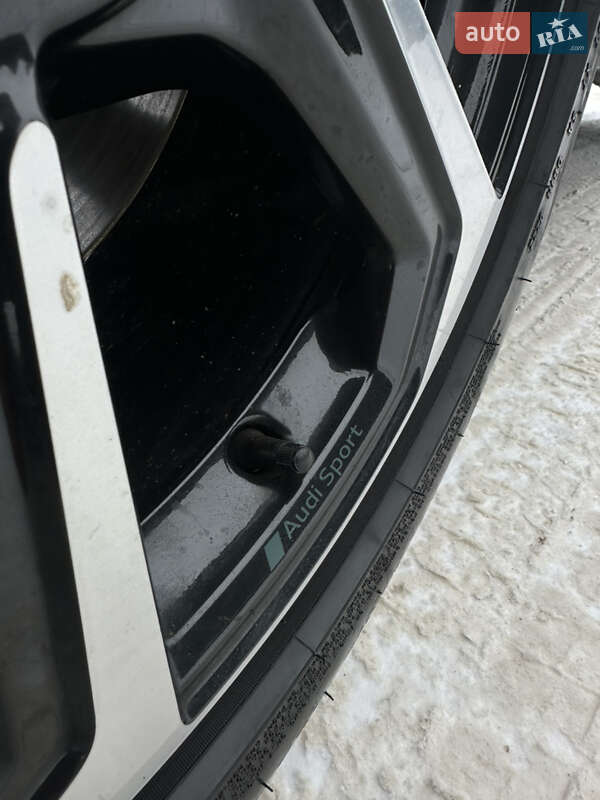 Позашляховик / Кросовер Audi Q3 2024 в Тернополі