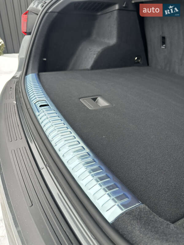 Позашляховик / Кросовер Audi Q3 2024 в Тернополі