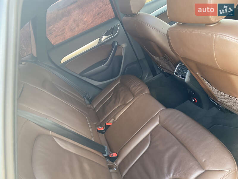 Позашляховик / Кросовер Audi Q3 2016 в Хусті