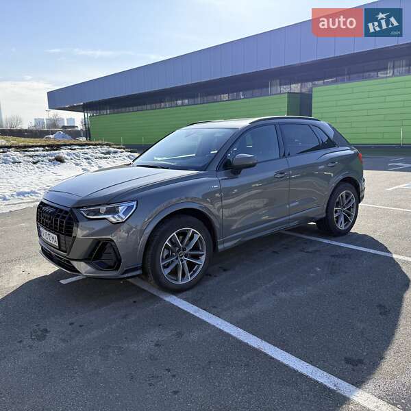 Внедорожник / Кроссовер Audi Q3 2021 в Киеве