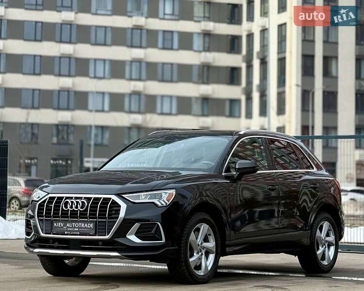 Внедорожник / Кроссовер Audi Q3 2019 в Киеве