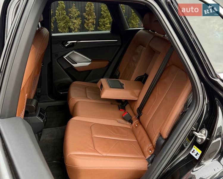 Внедорожник / Кроссовер Audi Q3 2019 в Киеве