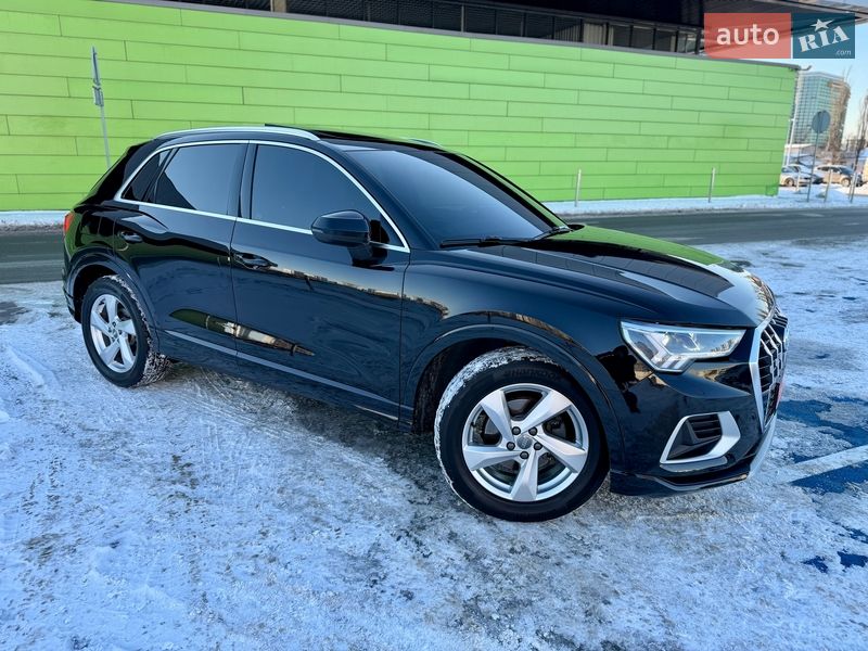 Внедорожник / Кроссовер Audi Q3 2020 в Киеве