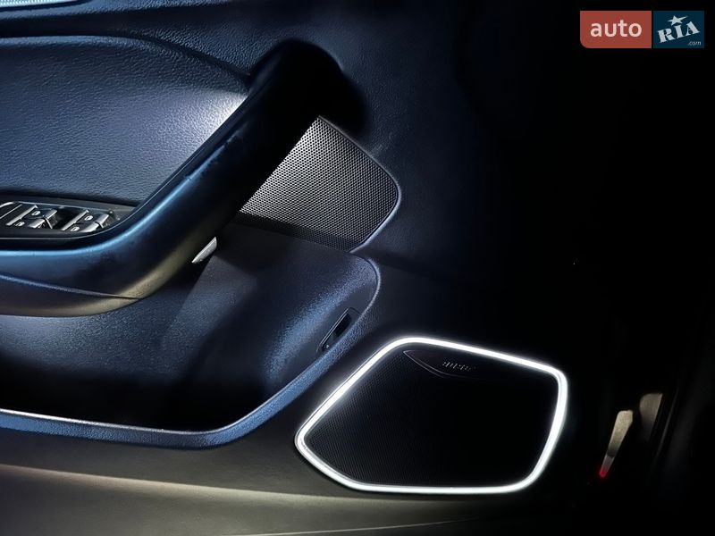 Внедорожник / Кроссовер Audi Q3 2017 в Хусте