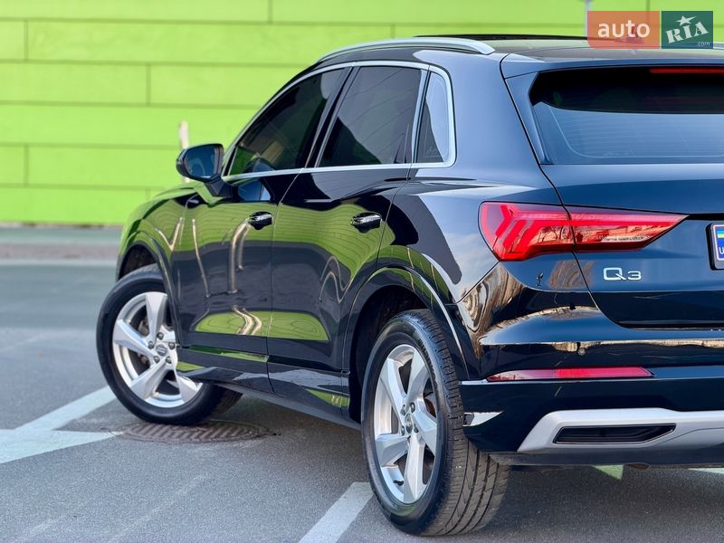 Внедорожник / Кроссовер Audi Q3 2020 в Киеве