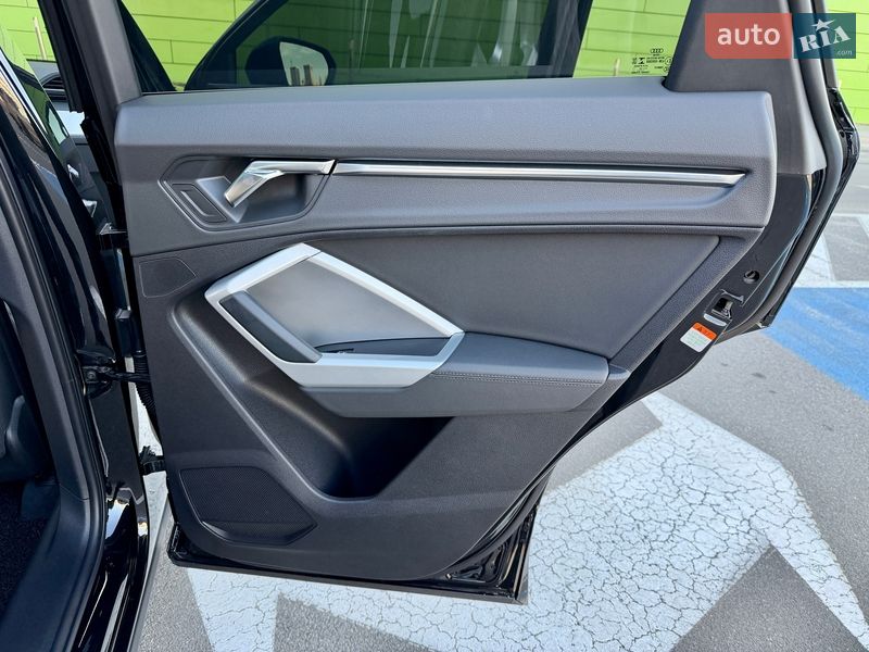 Внедорожник / Кроссовер Audi Q3 2020 в Киеве