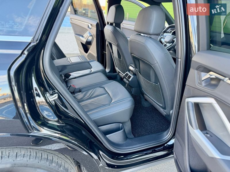 Внедорожник / Кроссовер Audi Q3 2020 в Киеве