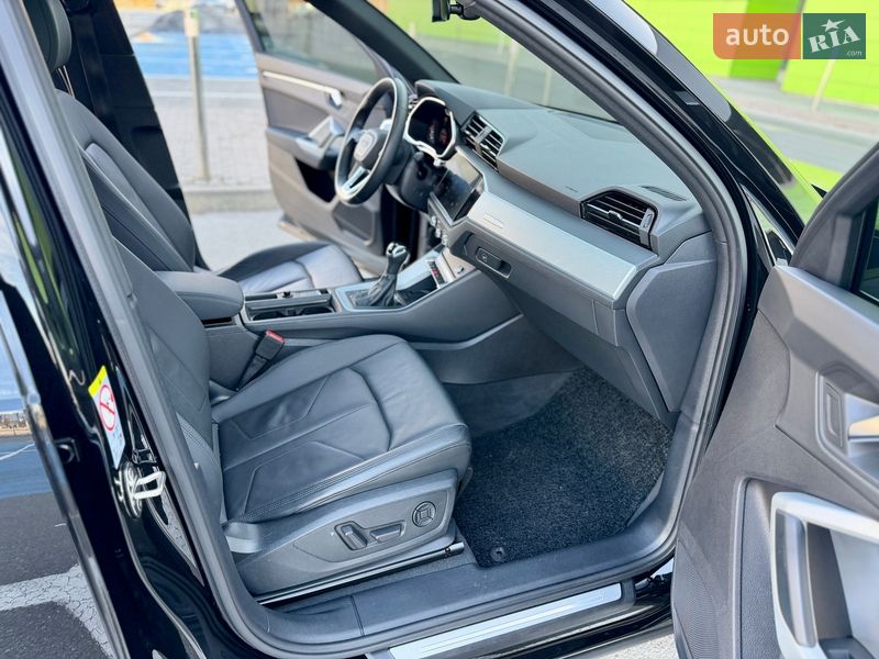 Внедорожник / Кроссовер Audi Q3 2020 в Киеве