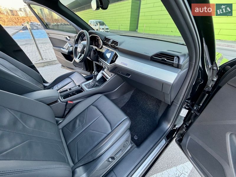Внедорожник / Кроссовер Audi Q3 2020 в Киеве