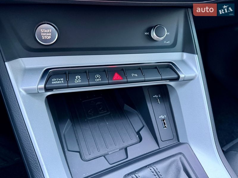 Внедорожник / Кроссовер Audi Q3 2020 в Киеве