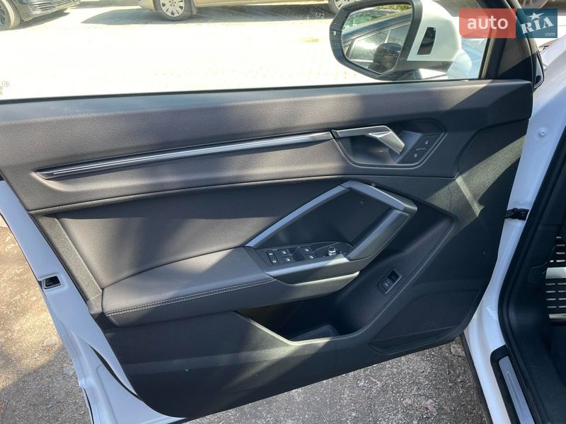 Позашляховик / Кросовер Audi Q3 2024 в Києві