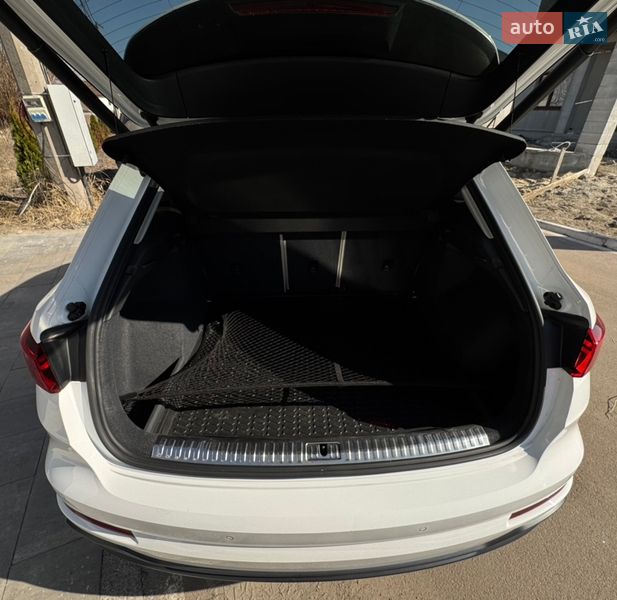 Позашляховик / Кросовер Audi Q3 2020 в Києві