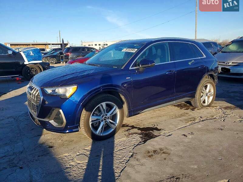 Внедорожник / Кроссовер Audi Q3 2021 в Ужгороде