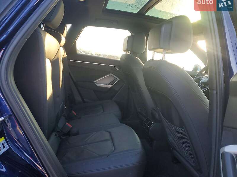 Внедорожник / Кроссовер Audi Q3 2021 в Ужгороде