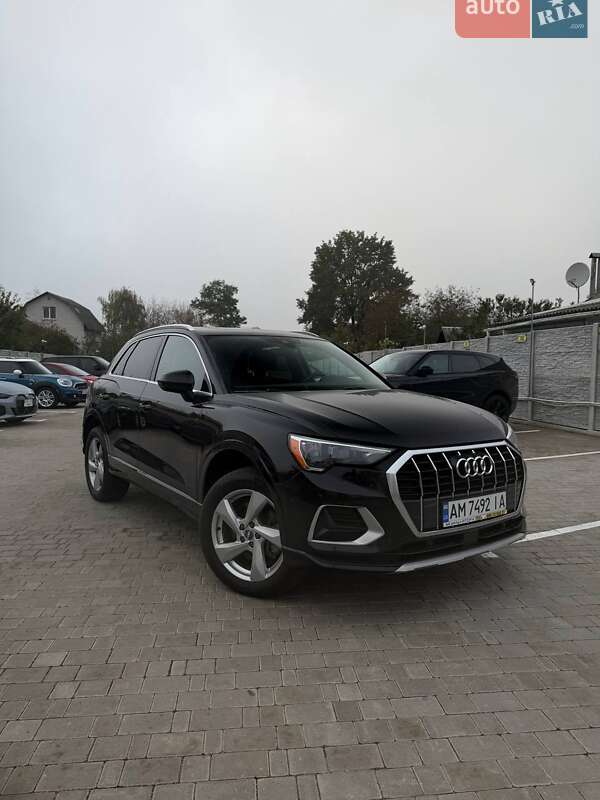 Внедорожник / Кроссовер Audi Q3 2020 в Хмельницком