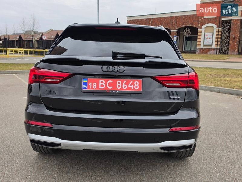 Позашляховик / Кросовер Audi Q3 2021 в Києві