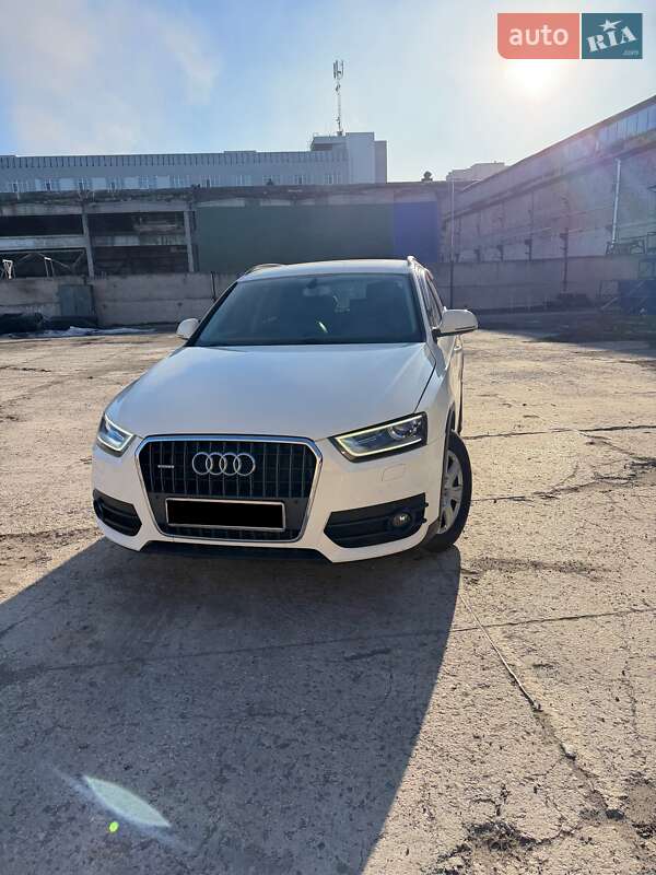 Позашляховик / Кросовер Audi Q3 2013 в Черкасах