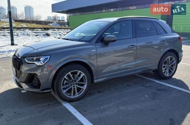 Внедорожник / Кроссовер Audi Q3 2021 в Киеве