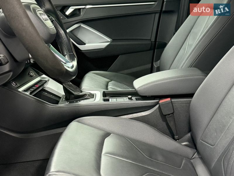 Позашляховик / Кросовер Audi Q3 2021 в Одесі