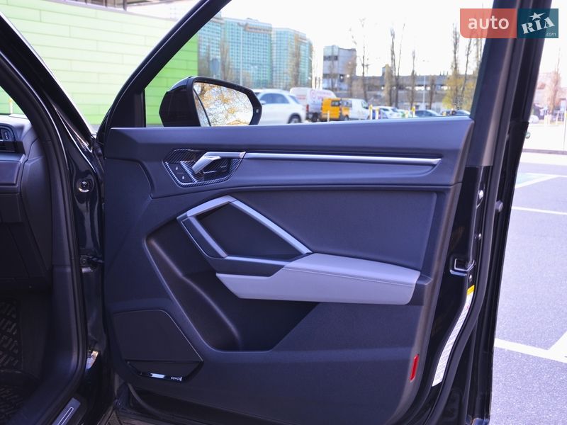 Позашляховик / Кросовер Audi Q3 2023 в Києві