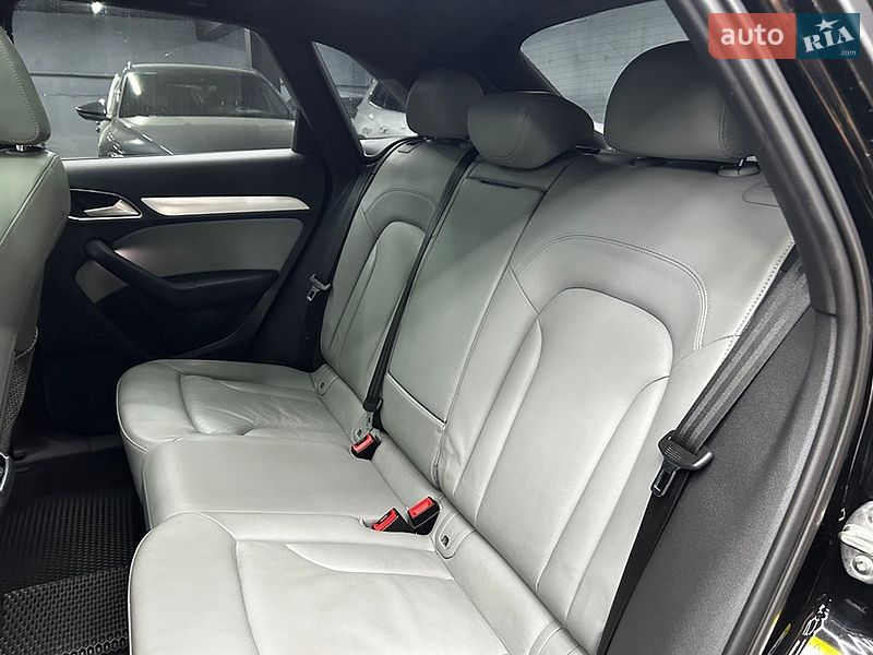 Внедорожник / Кроссовер Audi Q3 2017 в Черновцах