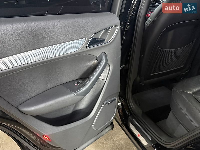 Внедорожник / Кроссовер Audi Q3 2015 в Киеве