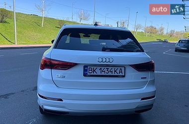 Внедорожник / Кроссовер Audi Q3 2020 в Киеве
