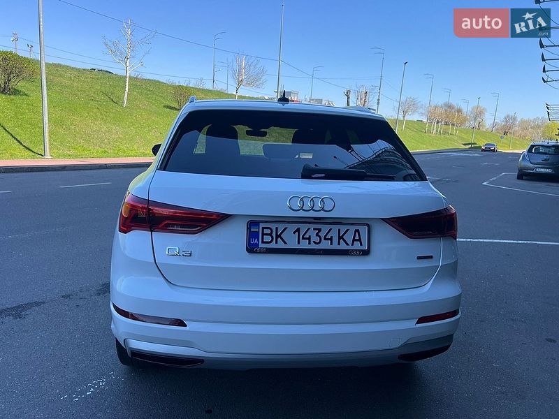 Внедорожник / Кроссовер Audi Q3 2020 в Киеве