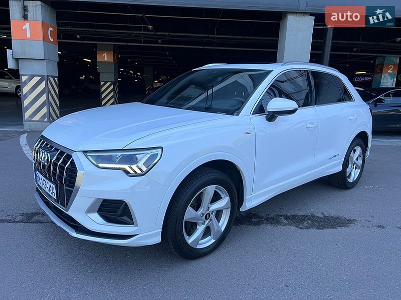 Внедорожник / Кроссовер Audi Q3 2020 в Киеве