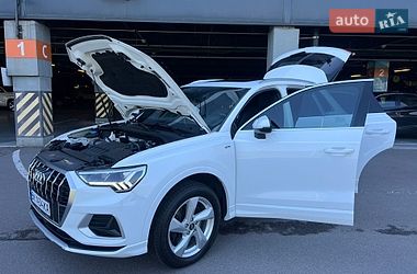 Внедорожник / Кроссовер Audi Q3 2020 в Киеве