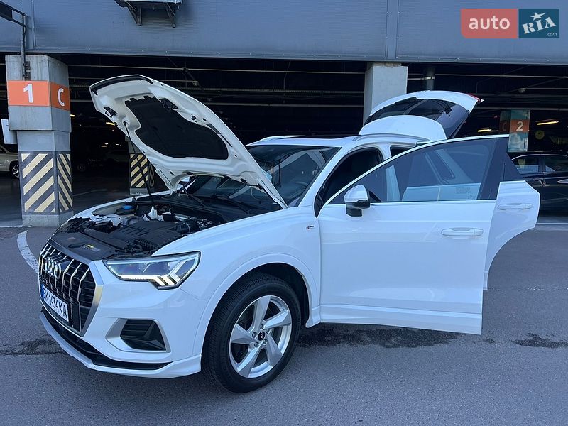 Внедорожник / Кроссовер Audi Q3 2020 в Киеве