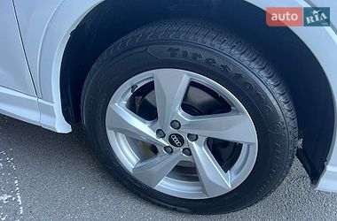 Внедорожник / Кроссовер Audi Q3 2020 в Киеве