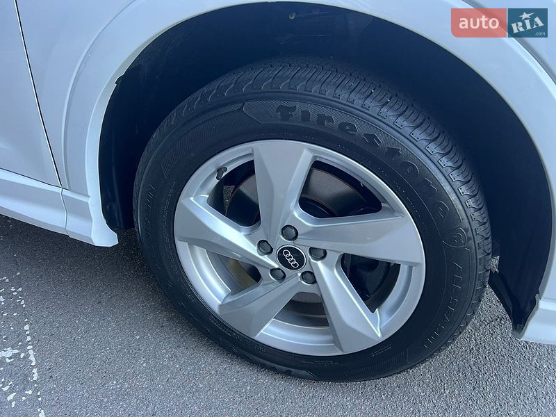 Внедорожник / Кроссовер Audi Q3 2020 в Киеве