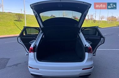 Внедорожник / Кроссовер Audi Q3 2020 в Киеве