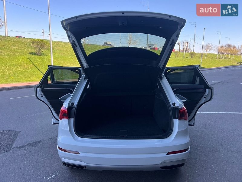Внедорожник / Кроссовер Audi Q3 2020 в Киеве