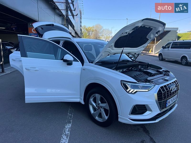 Внедорожник / Кроссовер Audi Q3 2020 в Киеве