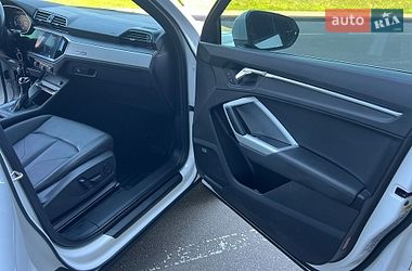 Внедорожник / Кроссовер Audi Q3 2020 в Киеве