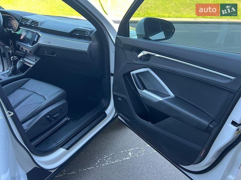Внедорожник / Кроссовер Audi Q3 2020 в Киеве