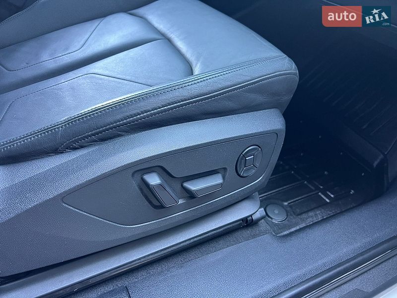 Внедорожник / Кроссовер Audi Q3 2020 в Киеве
