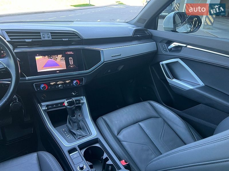 Внедорожник / Кроссовер Audi Q3 2020 в Киеве