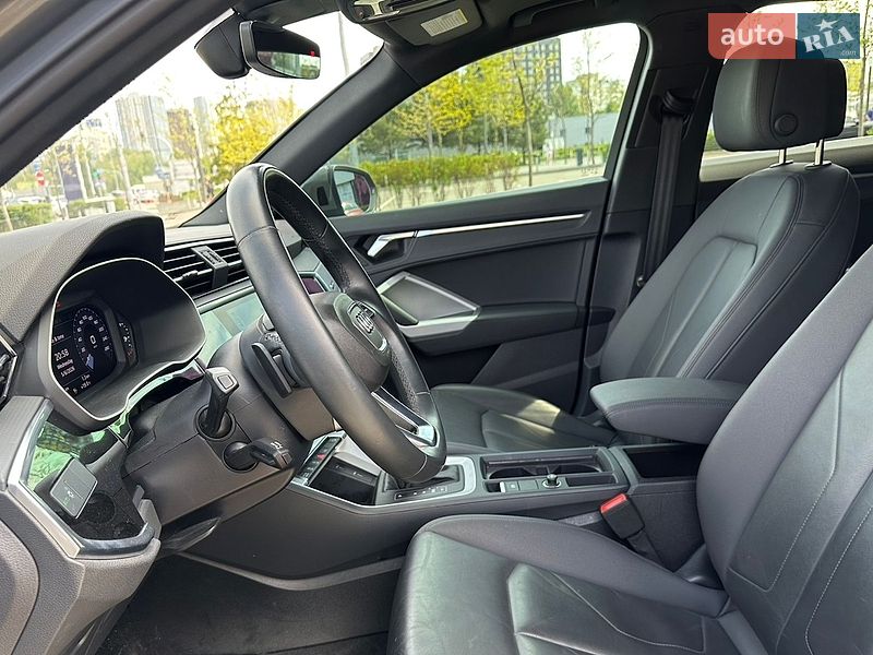 Внедорожник / Кроссовер Audi Q3 2020 в Киеве